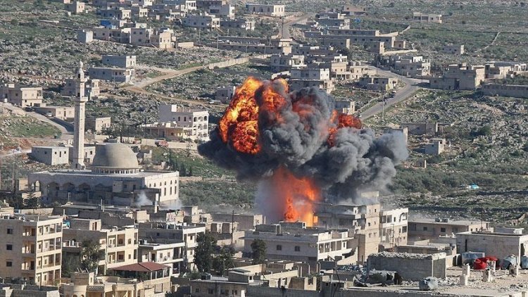 إسرائيل تقصف غزة والأسد يقصف إدلب
