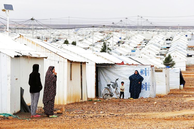 وزيرة التنمية الدولية تزور مخيم الزعتري للاجئين السوريين شمال الأردن