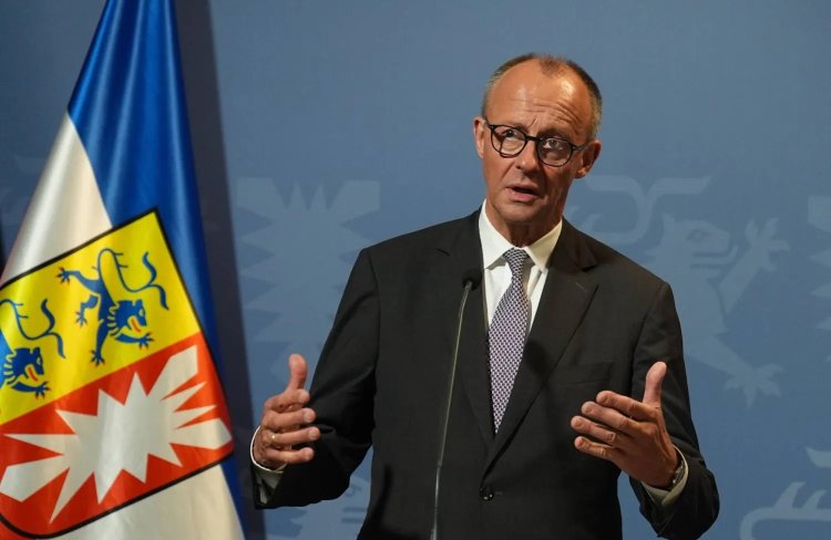 دعوة رسمية من برلين: المستشار الألماني ميرتس يدعو الرئيس السوري أحمد الشرع لزيارة ألمانيا لبحث ملف ترحيل اللاجئين المدانين