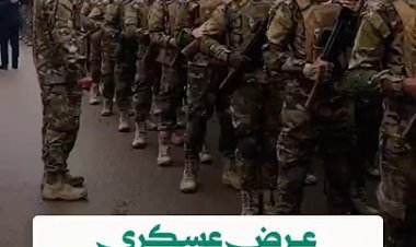 دير الزور تحتفي بذكرى التحرير بعرض عسكري مهيب وسط استقبال شعبي واسع