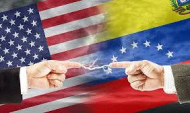 تصاعد التوتر بين أميركا وفنزويلا يثير مخاوف سياسية واقتصادية عالمية، مع انعكاسات مباشرة على أسواق الطاقة واستقرار العلاقات الدولية.