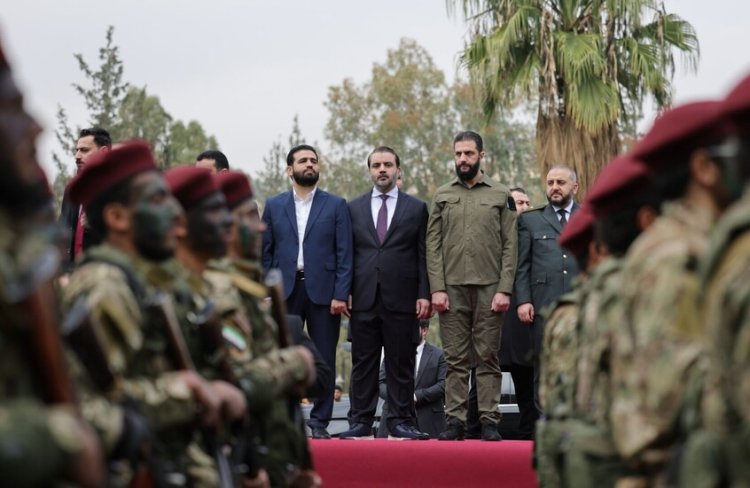 بحضور الرئيس أحمد الشرع… عرض عسكري في دمشق بمشاركة الطيران المروحي