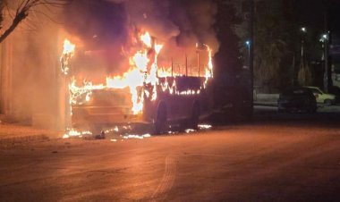 اندلاع حريق في حافلة ركاب ب حي السليمانية في مدينة حلب نتيجة استهدافها بطائرات مسيرة من قبل ميليشيا قسد