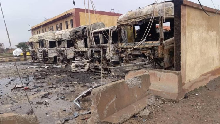 تنظيم قسد بحرق الآليات الثقيلة في مرآب منطقة المعامل شمال شرق ديرالزور قبل انسحابه منها.. إنها أفعال الاحتلال الجبان