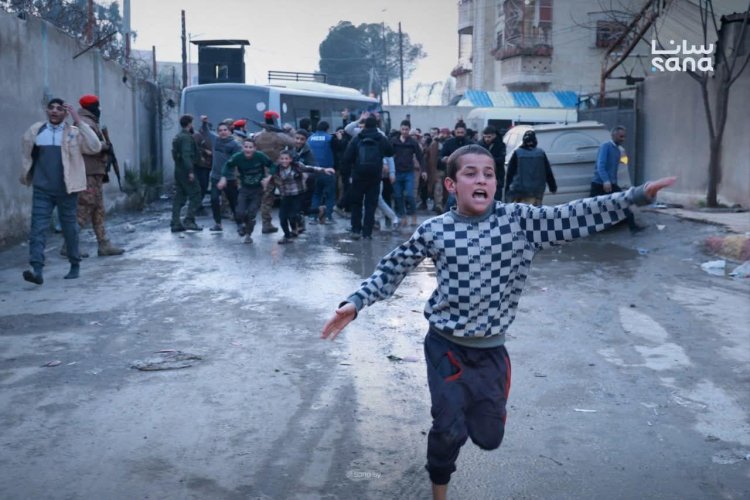 بعد تحريره من مليشا قسد : مشاهد من سجن الأقطان لحظة  إطلاق سراح محتجزين دون سن ال١٨