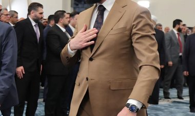 الرئيس الشرع: أقررنا زيادة في الرواتب والأجور العامة لكل الموظفين بنسبة 50 بالمئة، وهناك زيادات نوعية للأطباء والمهندسين وبعض المؤسسات الاختصاصية كالتفتيش وغيرها.