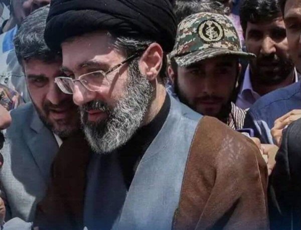 ‏أعلنت إيران اختيارها مجتبى، نجل آية الله علي خامنئي، خليفةً له—رويترز