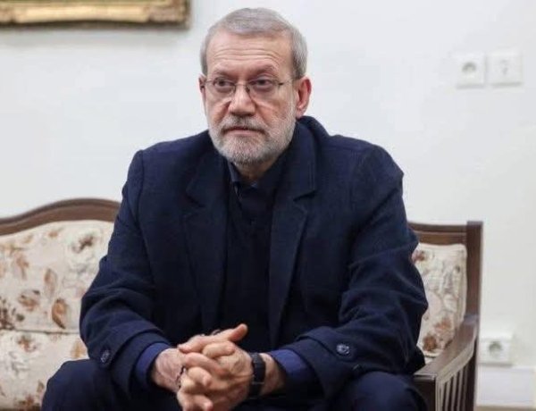 عاجل : وزارة الدفاع الإيرانية تعلن اغتيال علي لاريجاني   بعد أن أعلنت  وكالة مهر الإيرانية عن نشر رسالة من لاريجاني اليوم