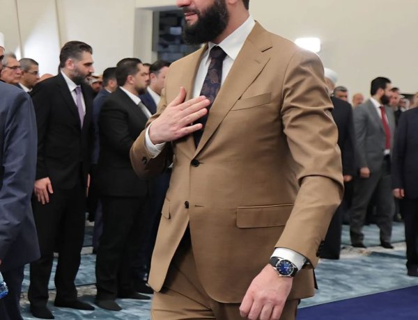 الرئيس الشرع: أقررنا زيادة في الرواتب والأجور العامة لكل الموظفين بنسبة 50 بالمئة، وهناك زيادات نوعية للأطباء والمهندسين وبعض المؤسسات الاختصاصية كالتفتيش وغيرها.