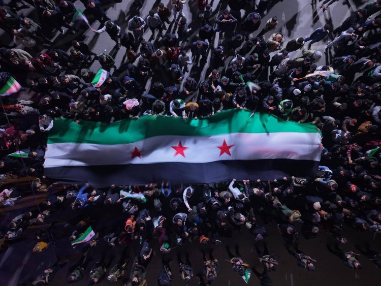 من الاحتفالات الشعبية في الذكرى 15 لانطلاقة الثورة السورية في مدينة إدلب