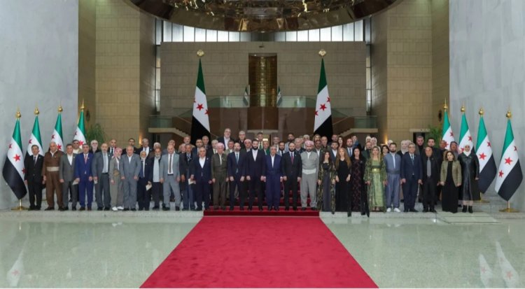 الرئيس أحمد الشرع يستقبل وفداً من السوريين الكرد بمناسبة عيد الفطر والنوروز