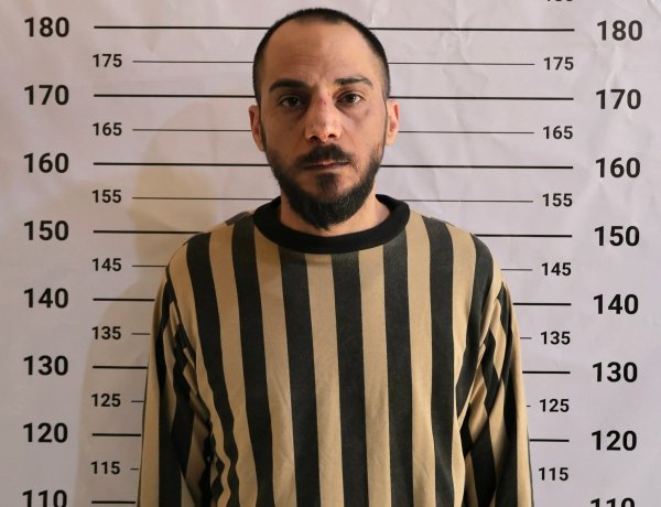 وزارة الداخلية السورية:  عملية أمنية محكمة نفذتها وزارة الداخلية، أُلقي القبض خلالها على المجرم أمجد يوسف، المتهم الأول بارتكاب مــجــ.ـ.ــزرة التضامن بمدينة دمشق، التي راح ضحيتها عشرات الشهداء الأبرياء.