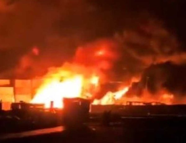 انفجارات في بندر عباس.. ووكالة تسنيم تتحدث عن تصدٍ لطائرتين صغيرتين