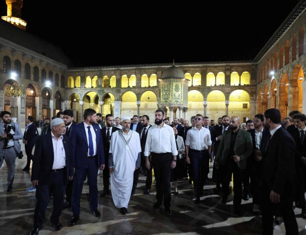ماكرون والشرع يزوران الجامع الأموي في دمشق في مشهد رمزي لافت