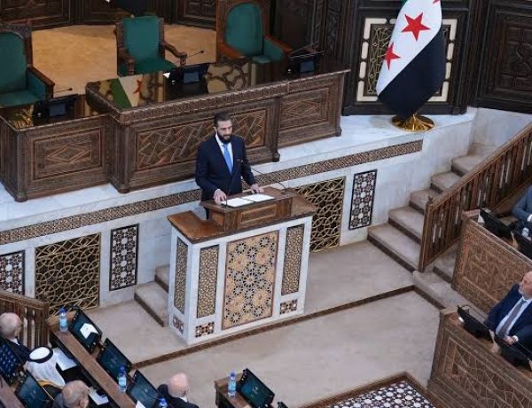 أعضاء مجلس الشعب السوري يؤدون القسم أمام الرئيس أحمد الشرع