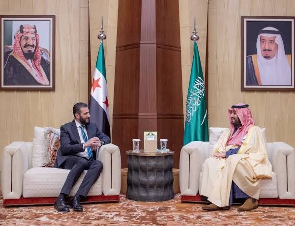 الرئيس الشرع والأمير محمد بن سلمان يبحثان تعزيز التعاون والتطورات الإقليمية