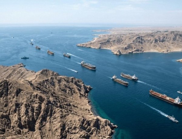 إيران: فتح مضيق هرمز مشروط بالتزام واشنطن بتعهداتها