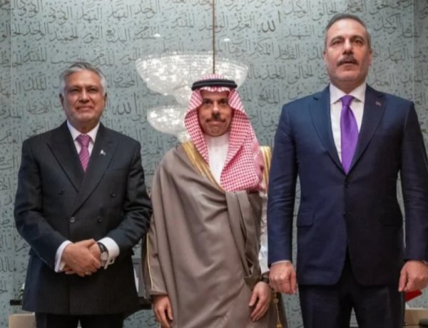 عاجل | باكستان والسعودية وتركيا تعتزمان عقد اجتماع عاجل لقادة الجيوش