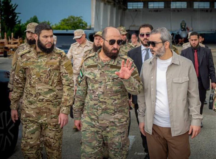 الشيباني يتفقد مطار اللاذقية الدولي ويجتمع مع مسؤولين روس