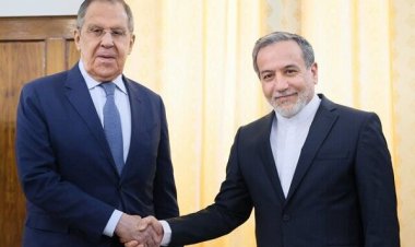 بزشكيان يستقبل لافروف في طهران عقب زيارة وزير الخارجية الإيراني إلى البحرين