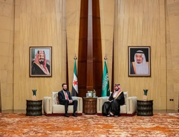 الرئيس أحمد الشرع يلتقي ولي العهد السعودي محمد بن سلمان في الرياض