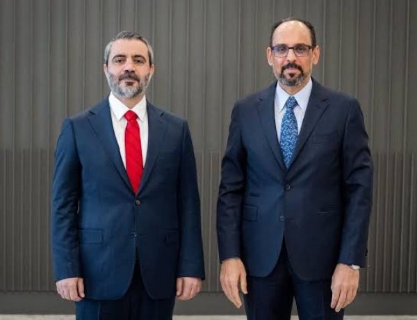 الشيباني يلتقي رئيس الاستخبارات التركية إبراهيم قالن في أنقرة